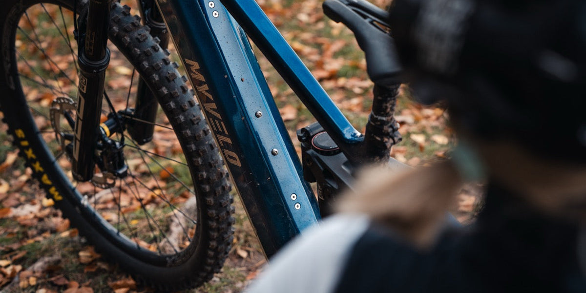 zubehör fahrrad geschenk Flaschenöffner, Personalisierte Fahrrad Geschenke, Geschenkideen für Fahrradfahrer Bieröffner Fahrrad Deko Geburtstagsgeschenk für Papa Opa Männer Vatertagsgeschenk Radfahrer Sportler Freund Küche, Haushalt & Wohnen Lazer Jackal MIPS Helm advent Wähle Deine Farbe:matte black/bright red