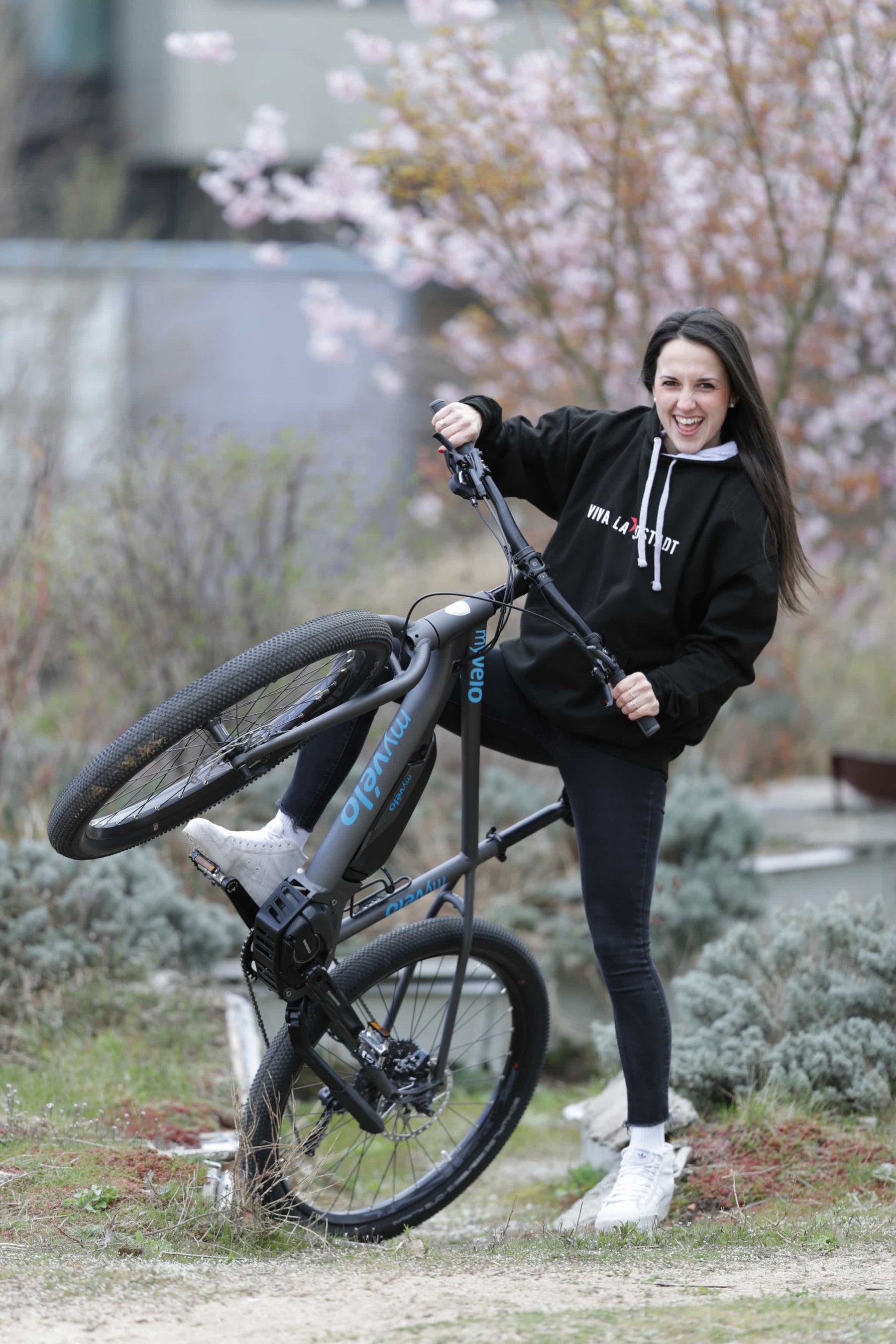 Erlebe die Natur mit einem E-Mountainbike für Damen