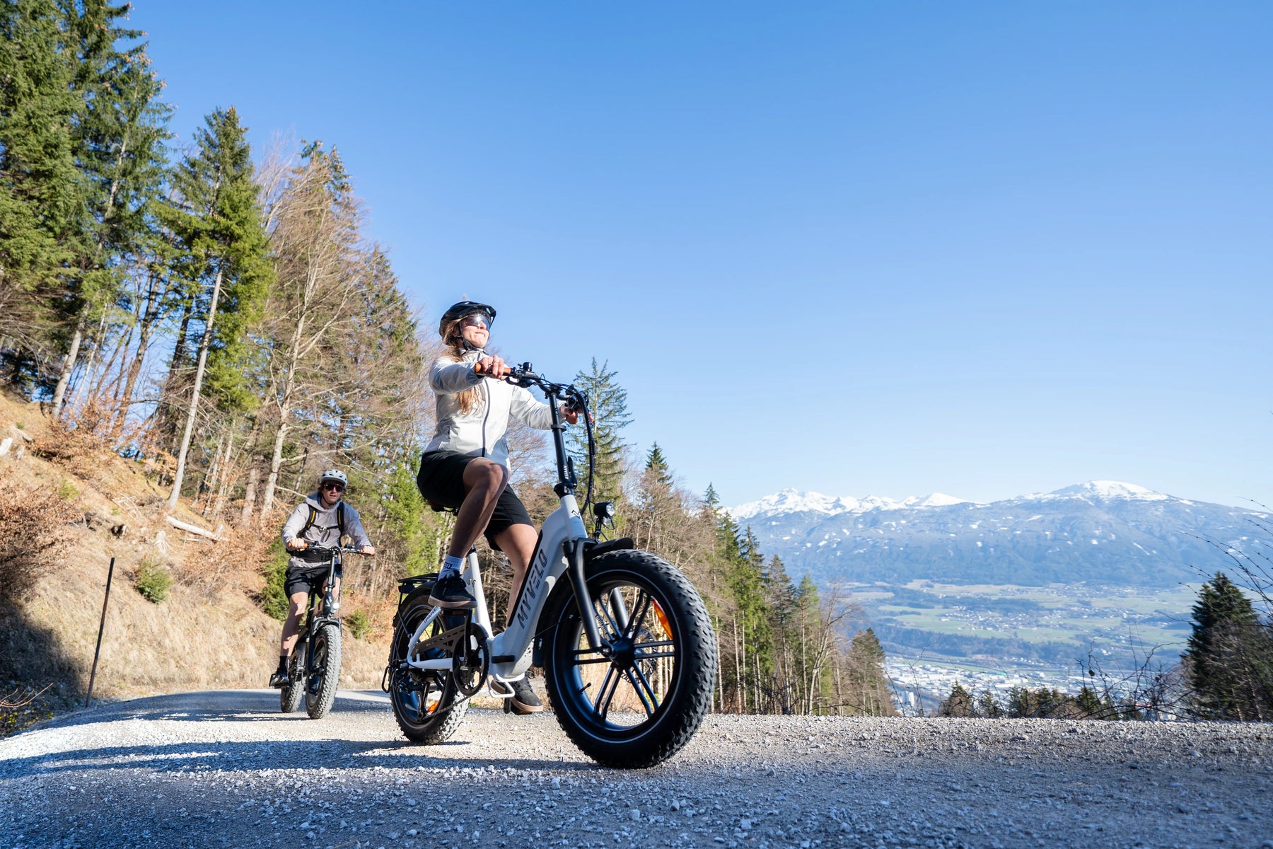 Gibt es eine E-Bike-Altersbeschränkung? Alles, was Eltern und Fahrer wissen müssen