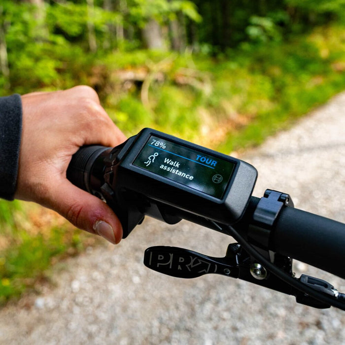 Freihändig oder einarmig Fahrrad fahren: Was erlaubt ist und wie es sicher klappt