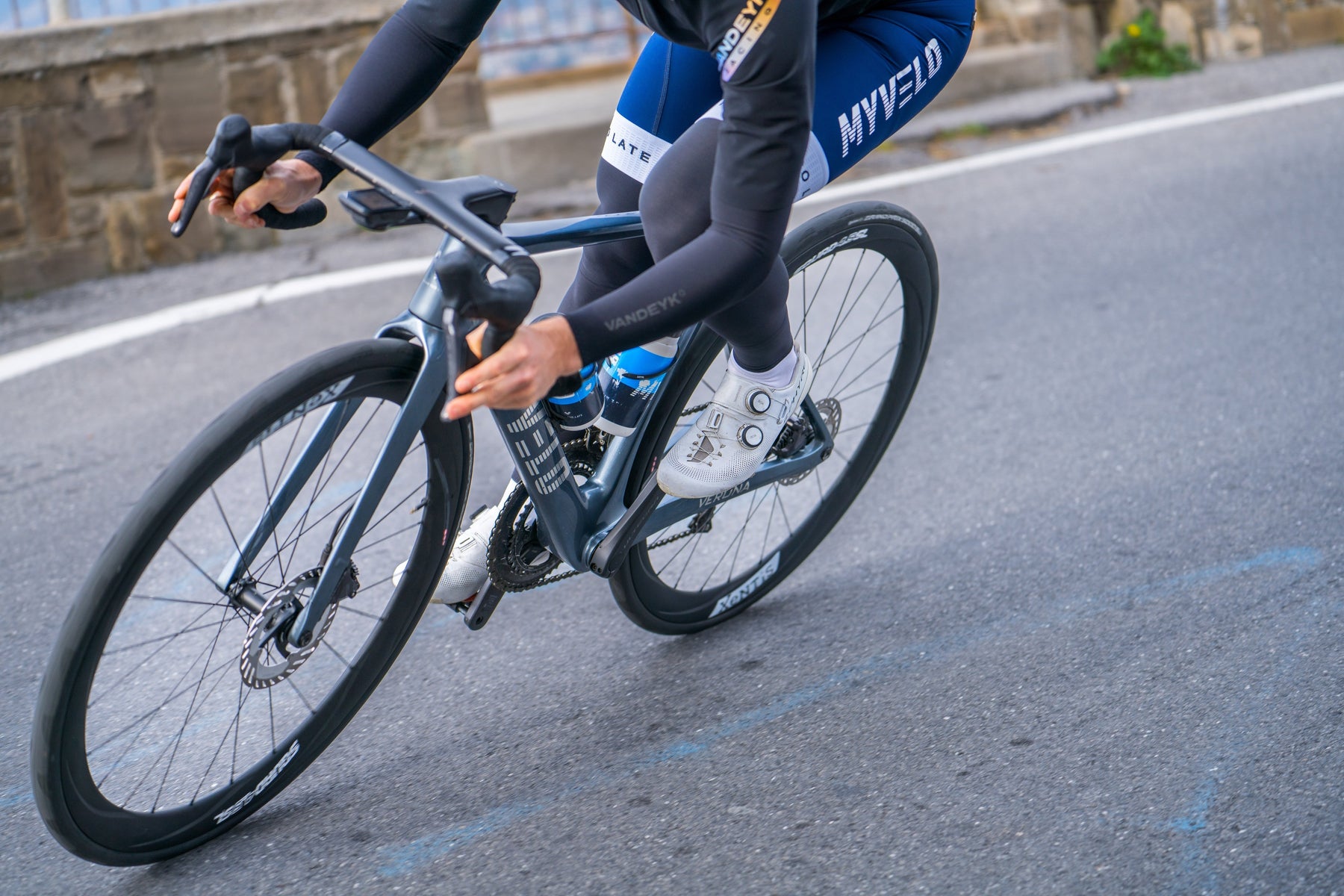 Körperschwerpunkt auf dem Rennrad